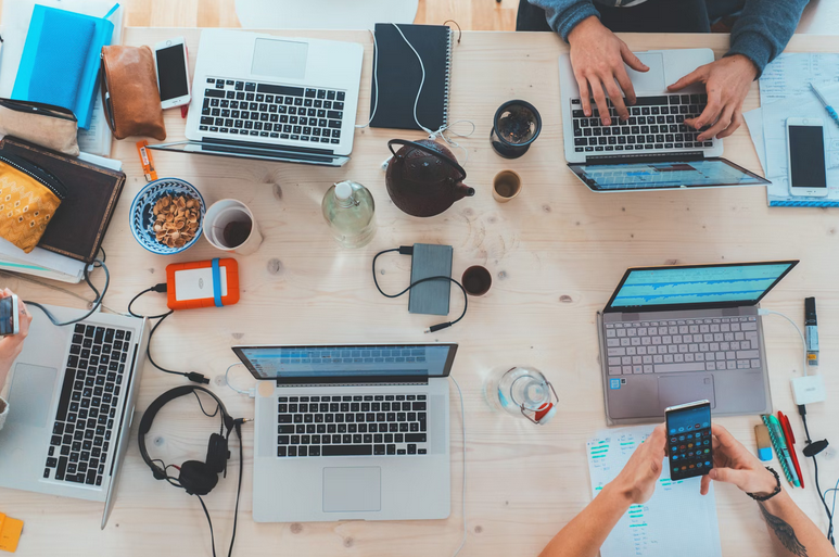 Data Analytics and Internet Marketing: Leveraging Insights to Drive Business Growth